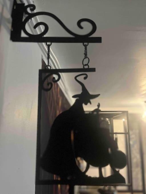 Pérouges La Chambre Des Secrets Perougien מראה חיצוני תמונה